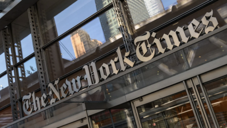 أكثر من 150 كاتباً يعلنون مقاطعة نيويورك تايمز احتجاجاً على تبييضها للرواية الإسرائيلية