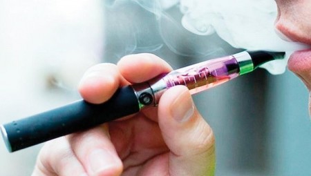 ارتفاع أعداد ضحايا السجائر الالكترونية في أمريكا الى 18