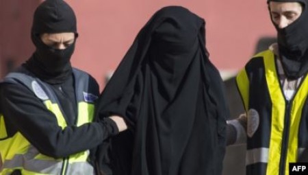 إيرلندا.. اعتقال سيدة تزوجت جهاديا لدى عودتها إلى دبلن