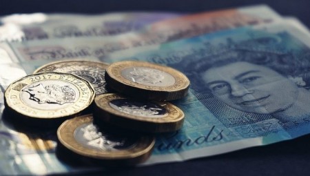 تراجع الإسترليني مع ترقب مفاوضات البريكسيت