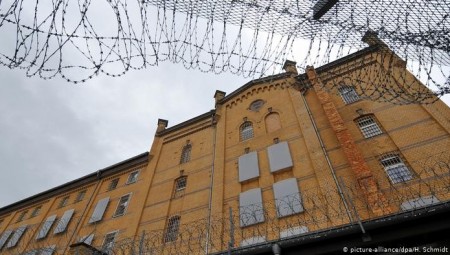 ألمانيا: إغلاق التحقيق في وفاة سوري أعتقل خطأ وأضرم النار في نفسه احتجاجا